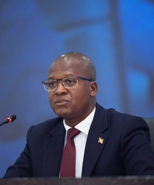 Le Premier ministre burundais, Nestor Ntahontuye s'adressant aux participants au Forum