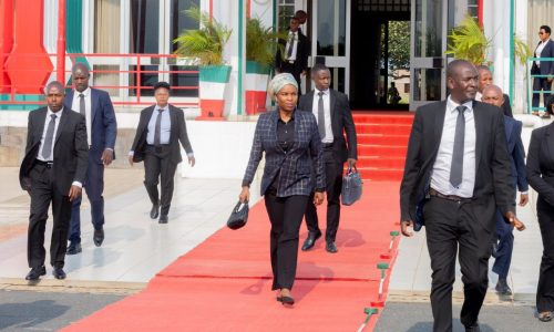 La Première dame du Burundi, Angeline Ndayishimiye en voyage aux Emirats Arabes Unis (départ à l'Aéroport International Melchior Ndadaye)