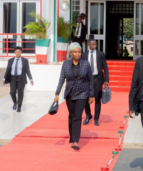 La Première dame du Burundi, Angeline Ndayishimiye en voyage aux Emirats Arabes Unis (départ à l'Aéroport International Melchior Ndadaye)