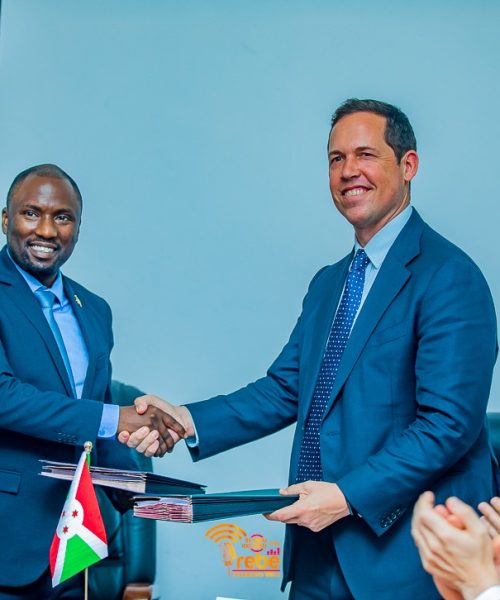 Burundian Minister in charge of Energy Saidi Kibeya and the representative of Anzana Electric Group, Brian Kelly