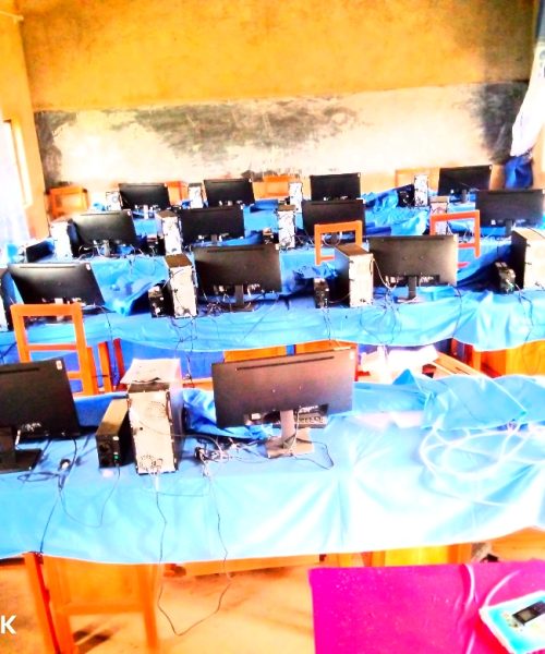 15 ordidnateurs neufs, inopérants